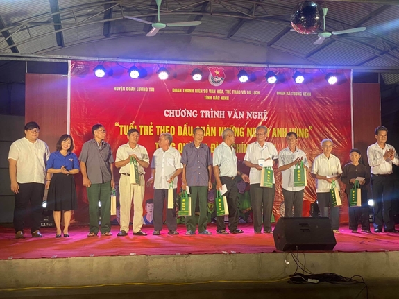 Chương trình văn nghệ tri ân “Tuổi trẻ theo dấu chân những người Anh hùng”